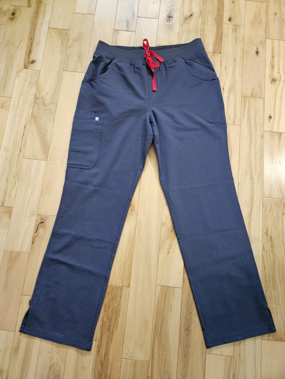 Like New! FIGS Kade Charcoal With Red Strings M